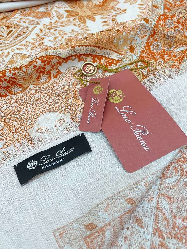 Loro Piana Scarf LPC00064 Loro Piana Scarf LPC00064